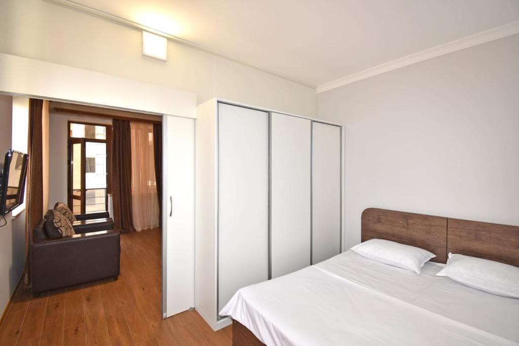Appartamento 74/3New Building In The Center Of The Capital Erevan Esterno foto