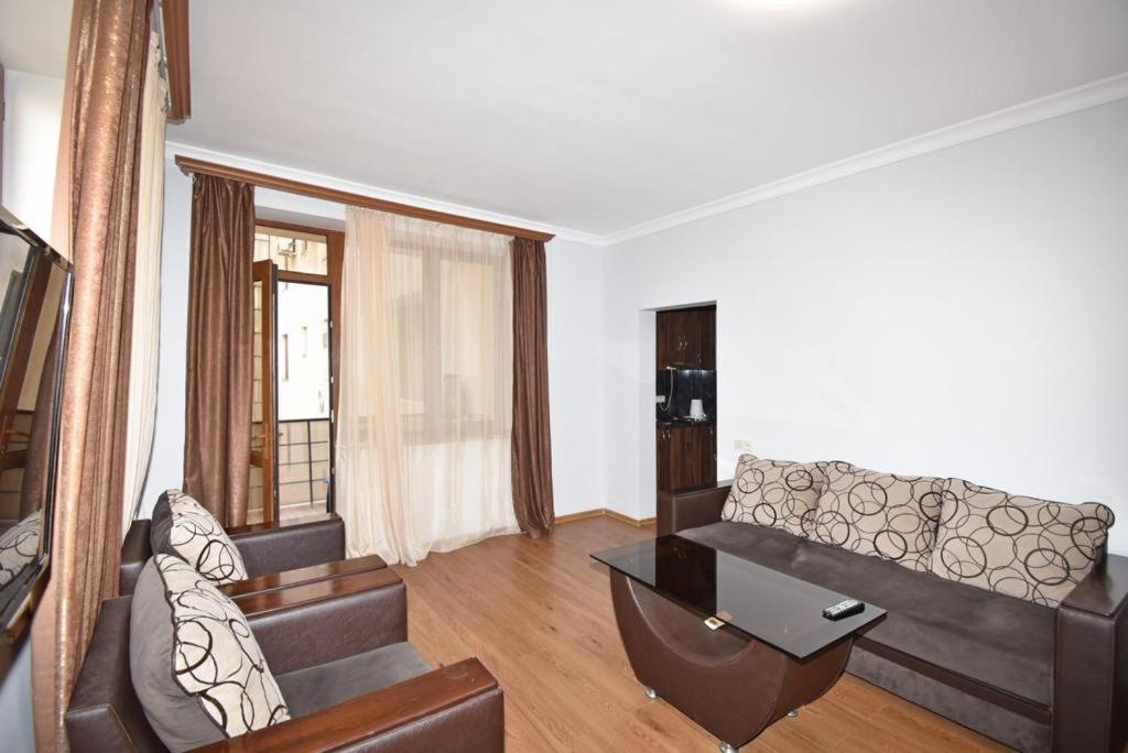 Appartamento 74/3New Building In The Center Of The Capital Erevan Esterno foto