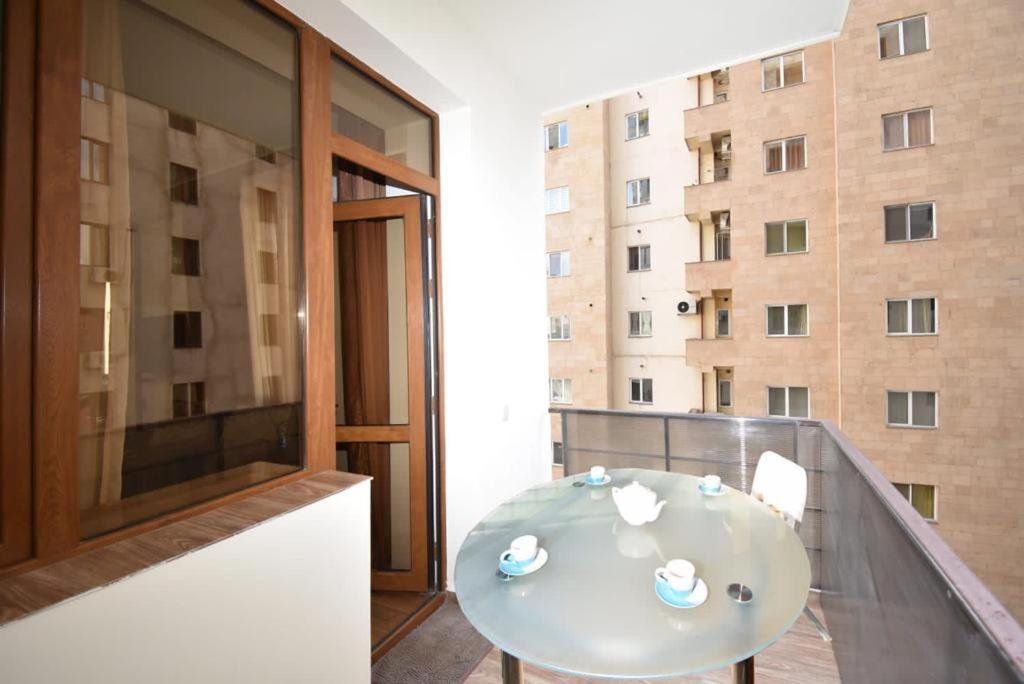 Appartamento 74/3New Building In The Center Of The Capital Erevan Esterno foto